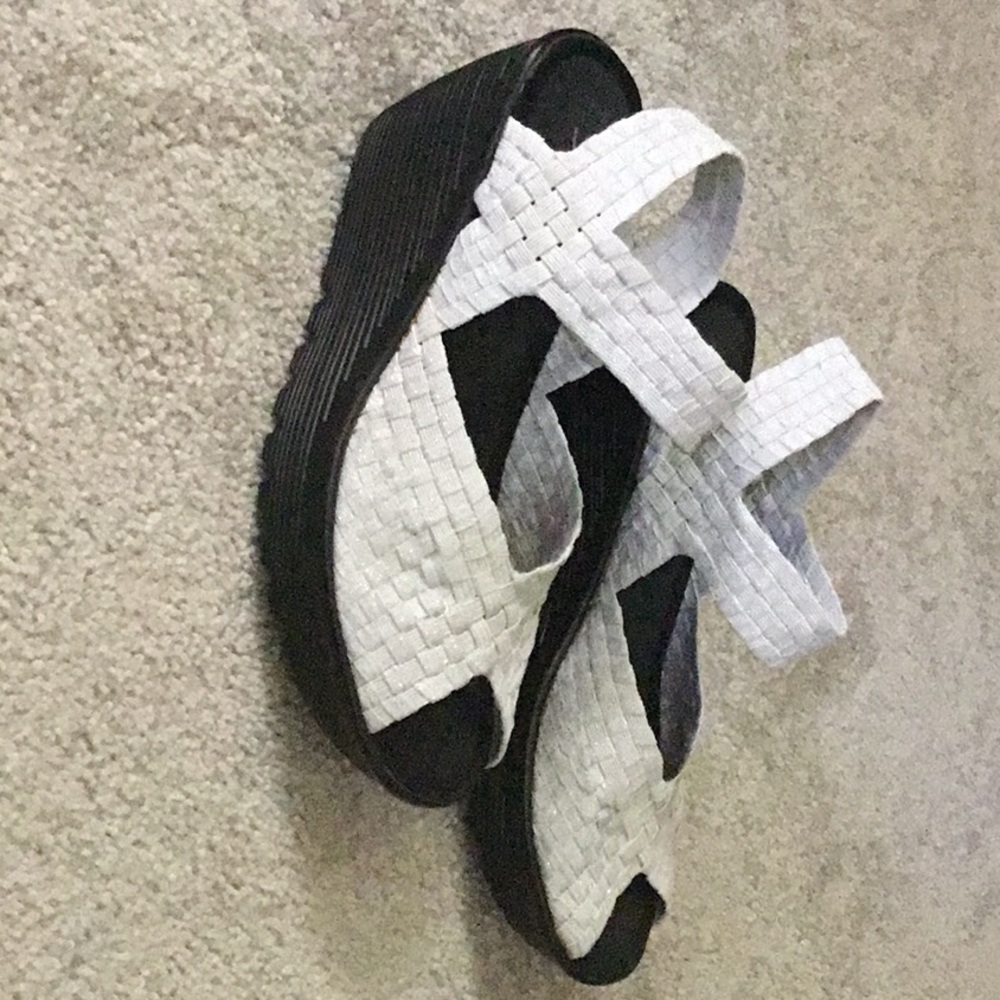 Women’s Sketchers Memory Foam Sandals.